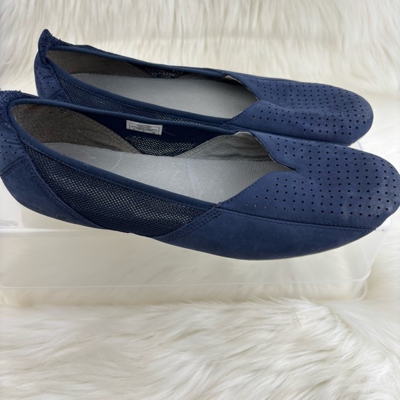 Patagonia Blue Flats with Perforated Design and Slip-On Style - Picture 2 of 8